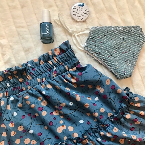 NWOT SMALL BLUE FLORAL MINI SKIRT - Picture 9 of 11